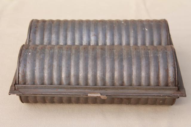 1890s patent round bread loaf baking pan or steamed pudding mold, antique vintage kitchen gadget