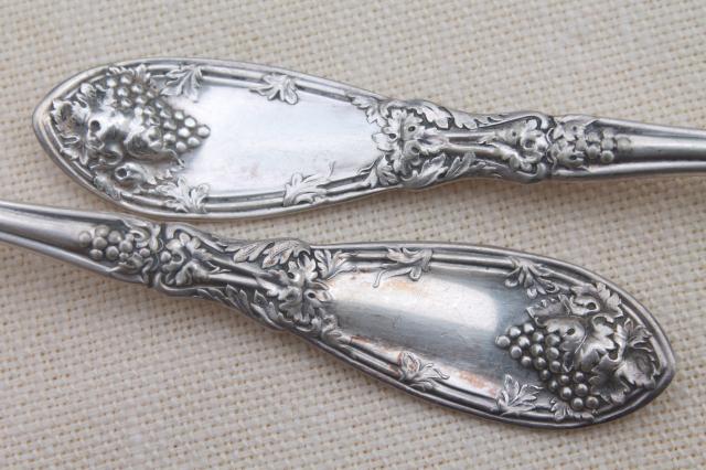 1908 LaVigne 1881 Rogers silver plate tea spoons, La Vigne grapes vintage silverplate flatware