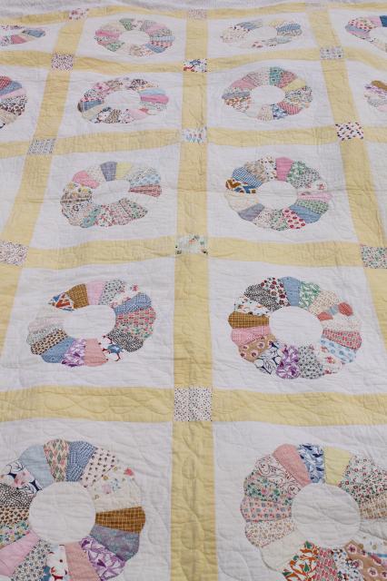 1930s 40s vintage Dresden plate quilt, hand stitched nice old cotton print fabric