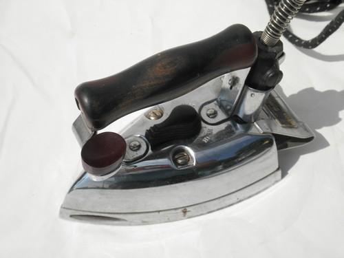 1930s deco GE Hotpoint AC-Matic electric iron w/1931 patent, vintage laundry