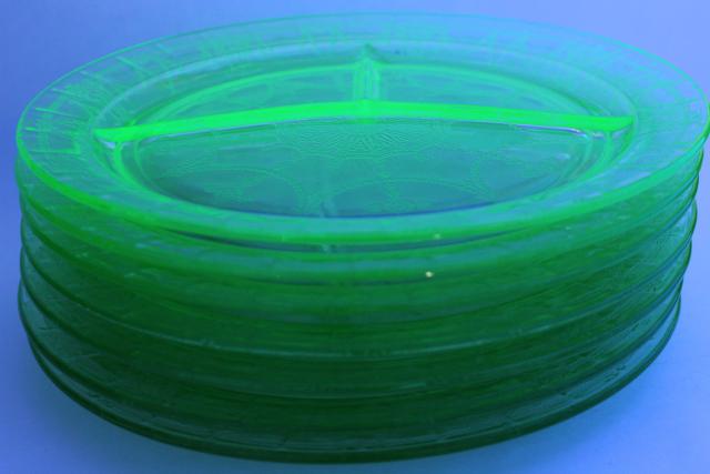 1930s vintage Anchor Hocking Cameo green depression glass grill plates, divided plate