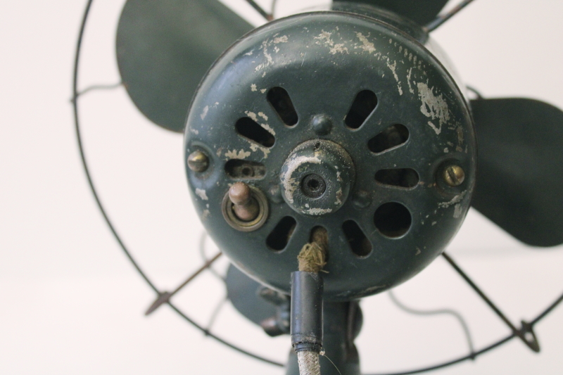 1930s vintage General Electric fan, small desk top size working fan GE 27X840