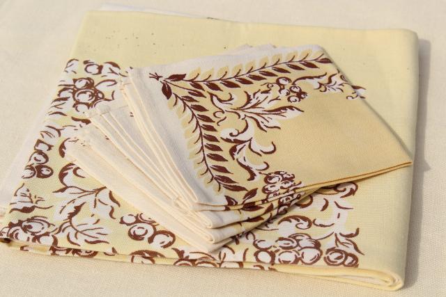 1940s vintage linens, print cotton kitchen tablecloth & napkins set, floral on creamy yellow