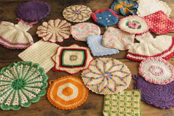 1950s vintage crochet potholders, lot of kitchen pot holders & hot mats
