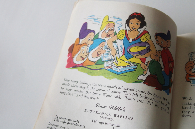 1950s vintage kids cookbook Disney Snow White  Seven Dwarfs recipes American Dairy Association