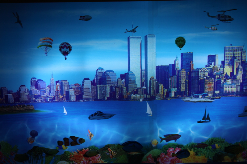 1990s vintage motion lamp, fish tank aquarium w/ New York skyline World Trade Center twin towers
