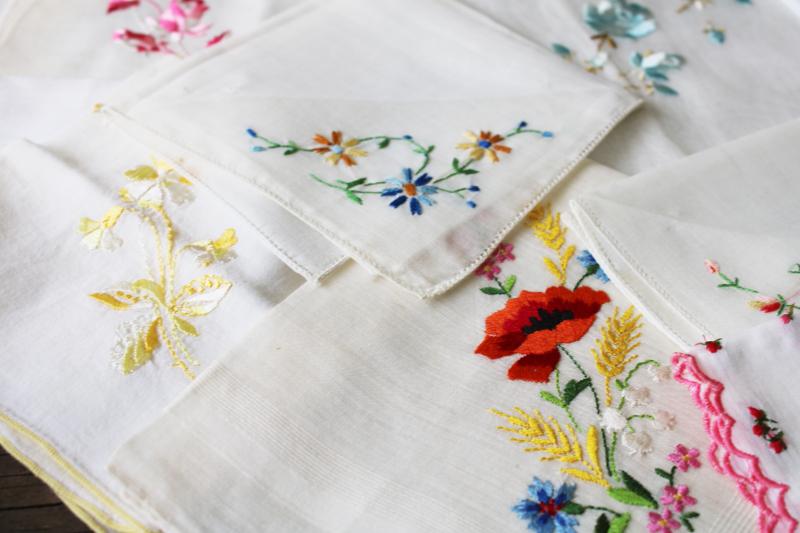 30 vintage hankies, lot embroidered cotton handkerchiefs Swiss embroidery