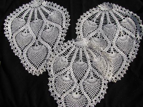 50 pcs vintage crocheted doilies & runners, huge old crochet lace doily lot