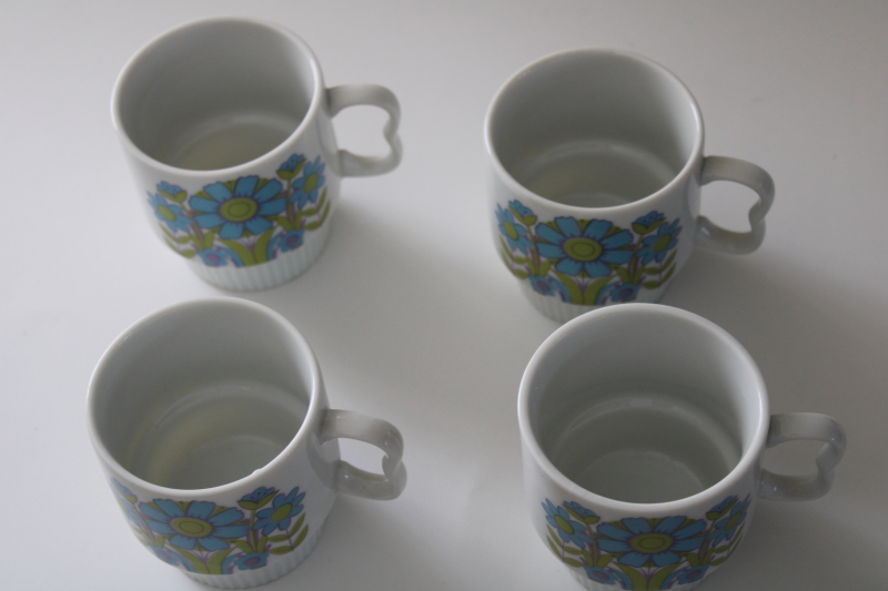 70s vintage Japan ceramic stacking mugs, retro print daisy flowers in blue  avocado green