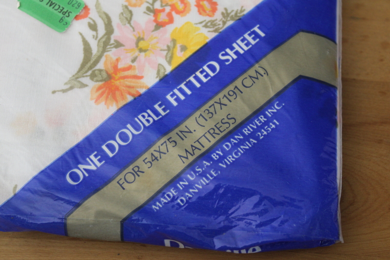 70s vintage bedding, sealed pkg full fitted bed sheet, retro floral print poly cotton fabric