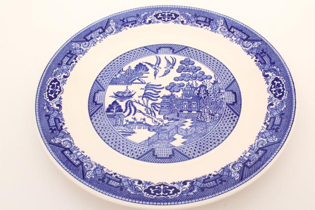 Blue Willow vintage Royal China cake plate or round platter / serving tray