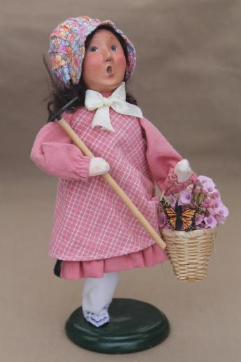 Byers choice garden girl with rake and flowers, spring holiday caroler figurine