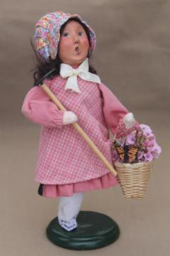 Byers choice garden girl with rake and flowers, spring holiday caroler figurine