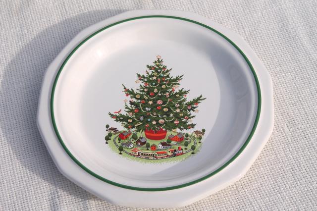 Christmas Heritage Pfaltzgraff luncheon plates set of 12, holiday tree pattern