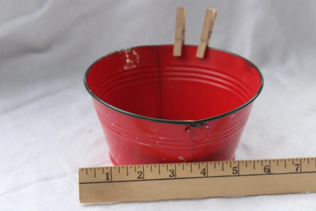 Christmas red & green tiny vintage tin toy wash tub & doll size wood clothespins