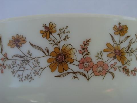 Country Autumn floral pattern, vintage England Pyrex casserole baking dish