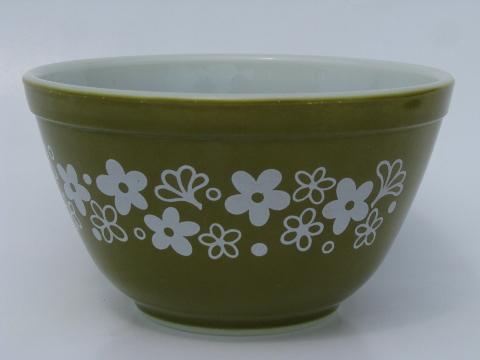 Crazy Daisy retro green flowers vintage Pyrex glass nest of kitchen mixing bowls