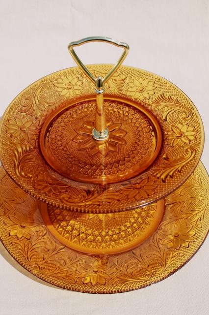 Daisy / sandwich pattern amber glass two tier tiered plate, vintage Tiara Indiana glass