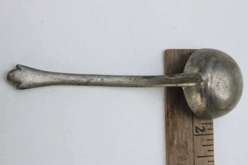 Early American colonial style metalware, vintage pewter sauce ladle, no hallmarks