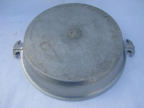 Guardian Service vintage cast aluminum 12'' chicken fryer pan w/ glass lid