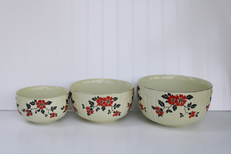 Hall Superior China red poppy pattern mixing bowls, 1940s vintage kitchen bowls nesting stack