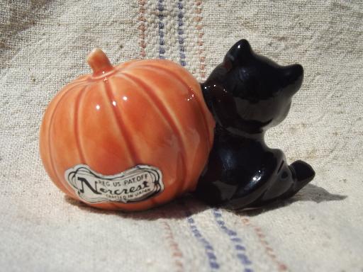 Halloween black cat w/ jack-o-lantern pumpkin, vintage Norcrest-Japan