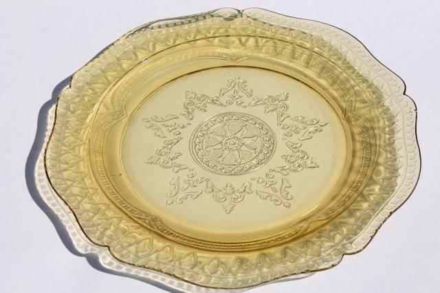 Madrid / Recollection pattern glass, amber yellow depression glass dinner plates