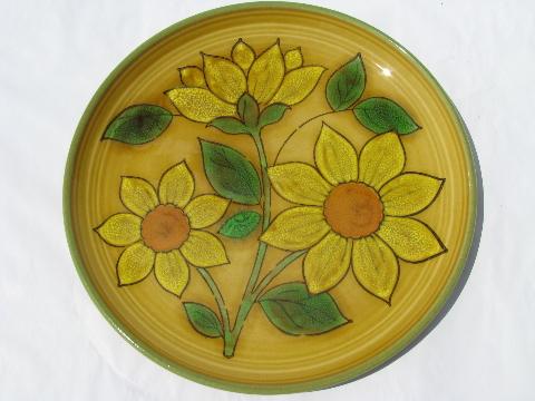 Metlox Poppytrail vintage pottery dinnerware, gold Dahlia sunflowers Metlox Poppytrail vintage pottery dinnerware, gold Dahlia sunflowers
