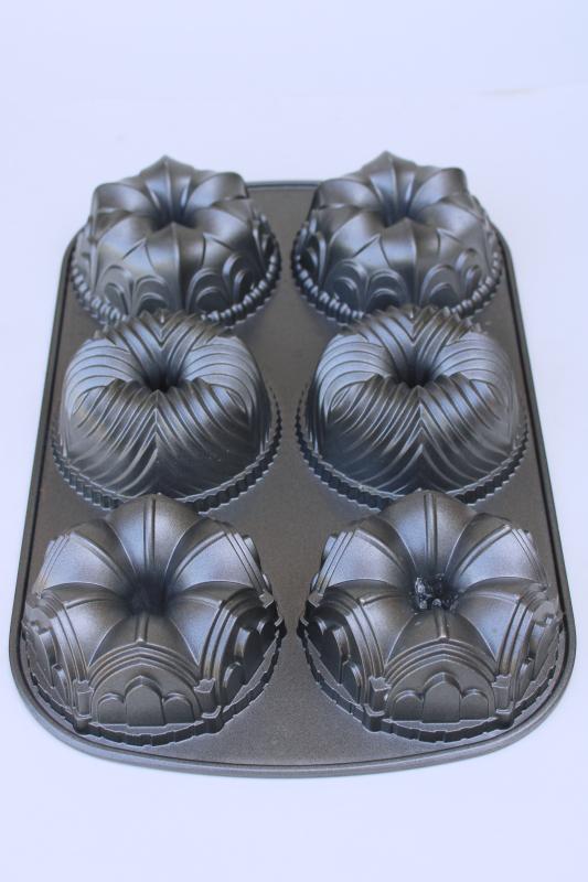 Nordic Ware Garland Bundtlette baking pan for mini bundt cakes