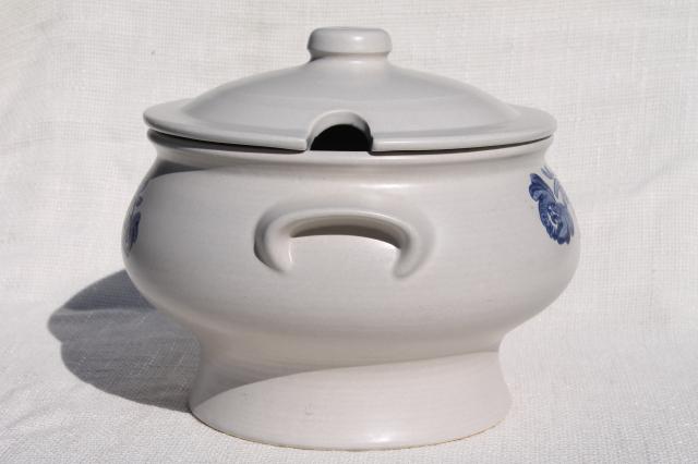 Pfaltzgraff Yorktowne soup tureen w/ ladle, blue & white pottery covered serving bowl