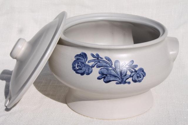 Pfaltzgraff Yorktowne soup tureen w/ ladle, blue & white pottery covered serving bowl