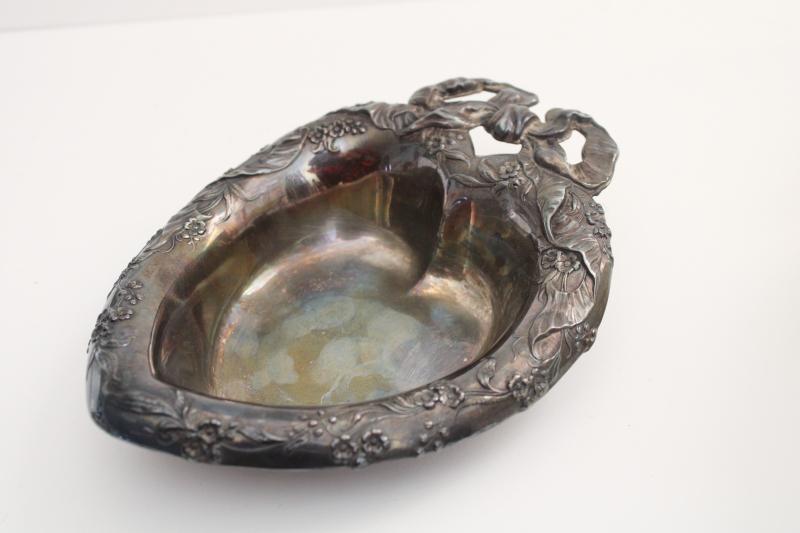 Reed & Barton vintage silver plate Valentine heart shaped trinket dish