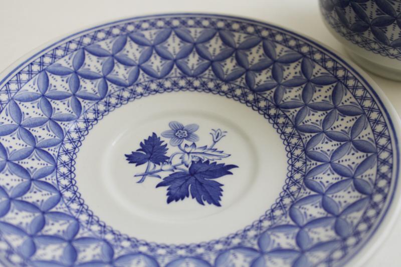 Spode England geranium pattern, vintage blue & white china tea cups & saucers