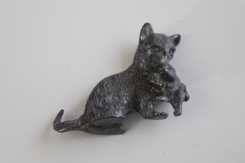 Spoontiques cast pewter miniature figurine, mother cat w/ tiny baby kitten