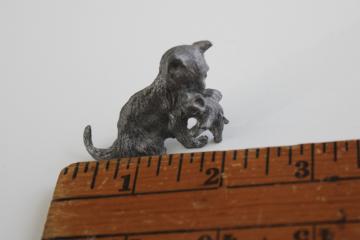 Spoontiques cast pewter miniature figurine, mother cat w/ tiny baby kitten