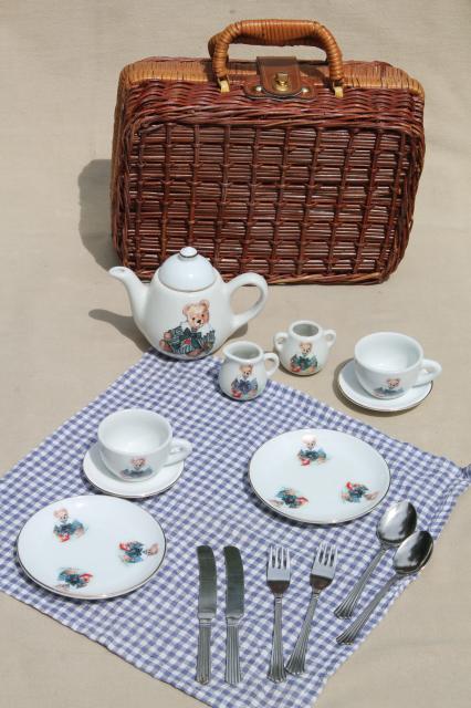 Teddy Bears picnic hamper, toy picnic basket w/ tiny silverware & china tea set doll dishes