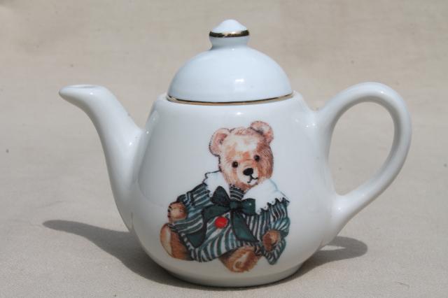 Teddy Bears picnic hamper, toy picnic basket w/ tiny silverware & china tea set doll dishes