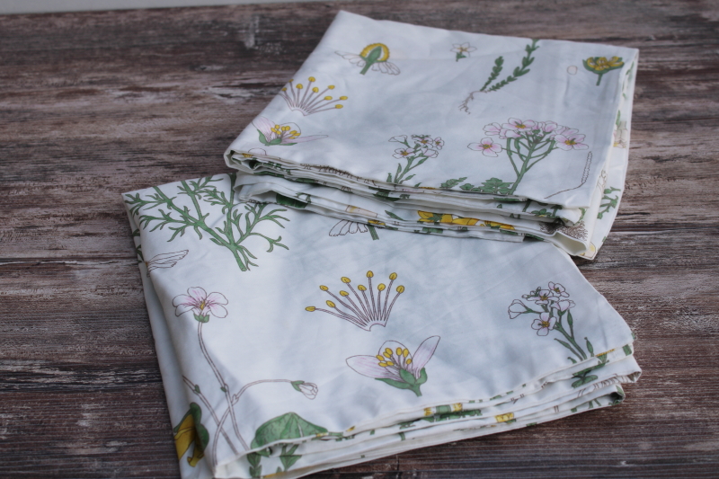 Wake in Cloud cotton pillowcases, botanical illustrations print flowers