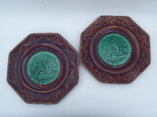 antique Wedgwood agate ware majolica plates, classical statuary pair