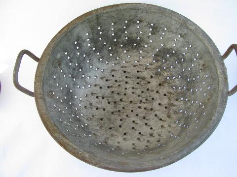 antique dairy strainer / kitchen colander basket, large round bowl w/ handles