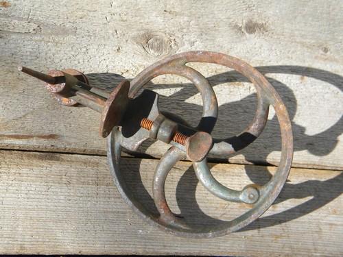 antique primitive hand cranked tool spindle, /flywheel w/curved spokes