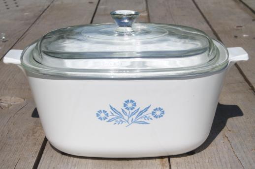 blue cornflower vintage Corningware 2 1/2 qt casserole dish w/ separate handle