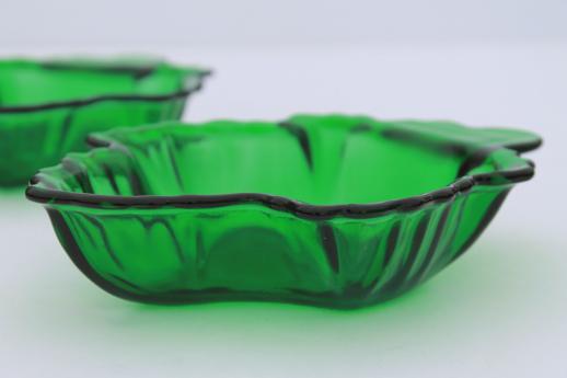forest green glass maple leaf shaped bowls, vintage Anchor Hocking glassware