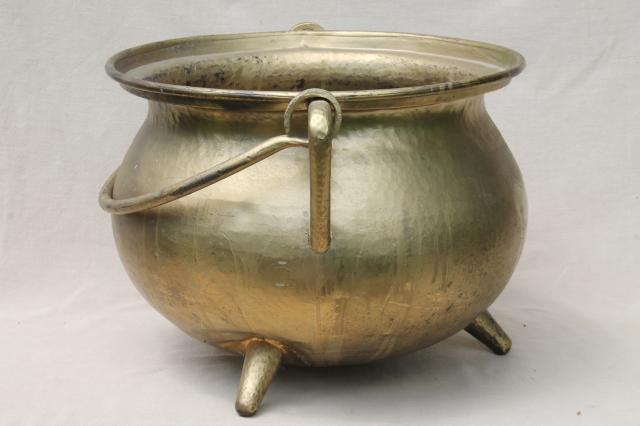 huge cast metal kettle witch cauldron pot w/ sturdy handle & three little feet
