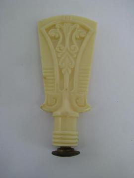 ivory colored plastic lamp shade finial, vintage 1940s or 50s