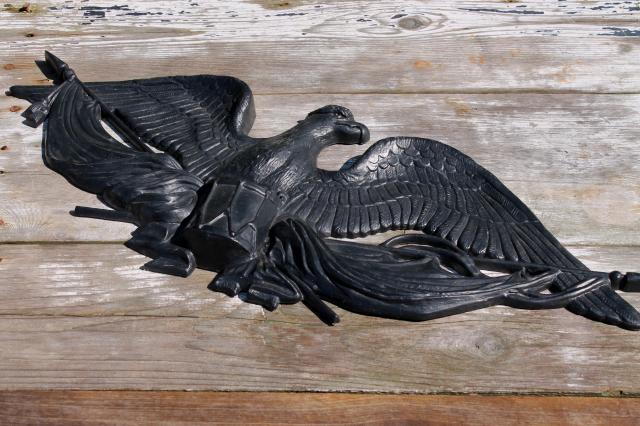 large Federal eagle wall hanging, vintage plastic plaque w/ antique black cast iron look