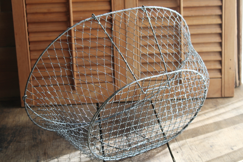 large old wire egg basket or market basket, vintage collapsible wire tote w/ sturdy handles