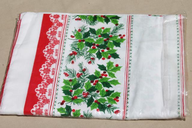 mint in package vintage Christmas print holiday green & red holly tablecloth 60 x 86