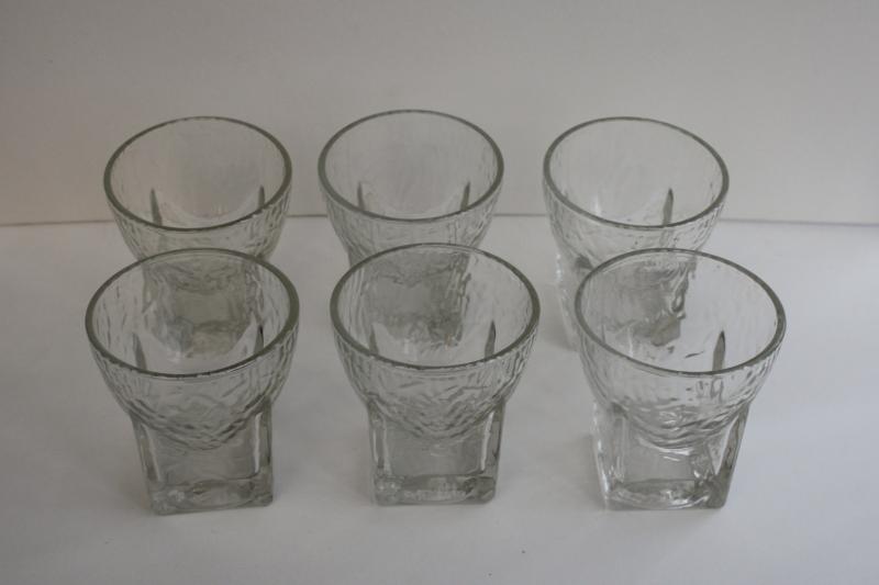 mod vintage ice textured glass drinking glasses, square base tumblers St Regis?