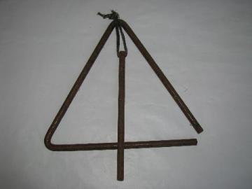 old country primitive iron triangle w/ striker, vintage dinner bell for farm kitchen